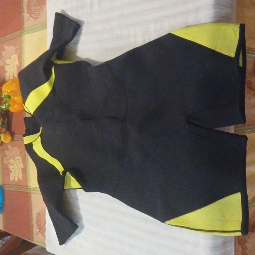 Wet Suit Diving   Womans Black & Yellow Short Sleeve Wet Suit  L